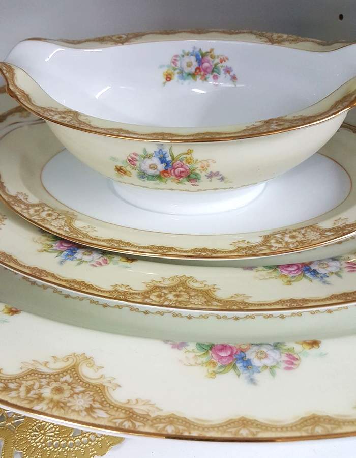 N3239 Gravy Boat with Attached Underplate by Noritake-1