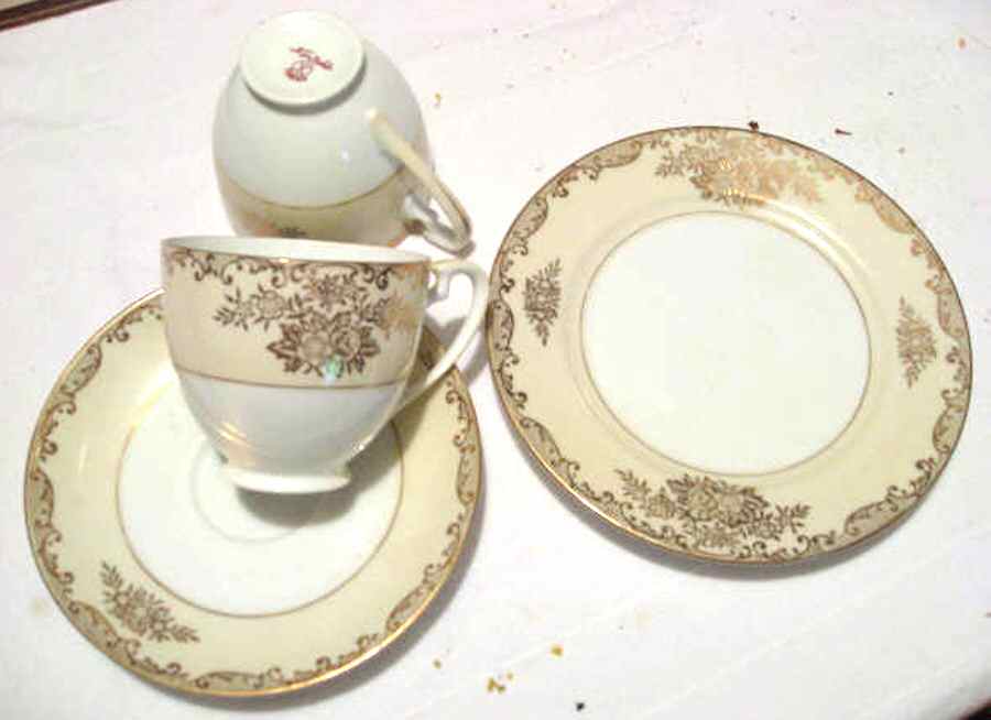 N2651 Footed Cup & Saucer Set by Noritake-1