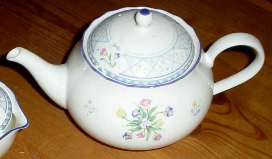 Orangerie Teapot & Lid by Noritake-1
