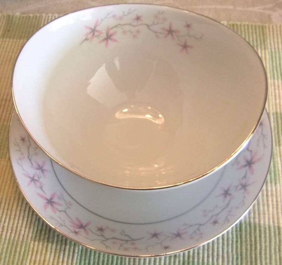 Biscayne Gravy Boat with Attached Underplate by Narumi-1