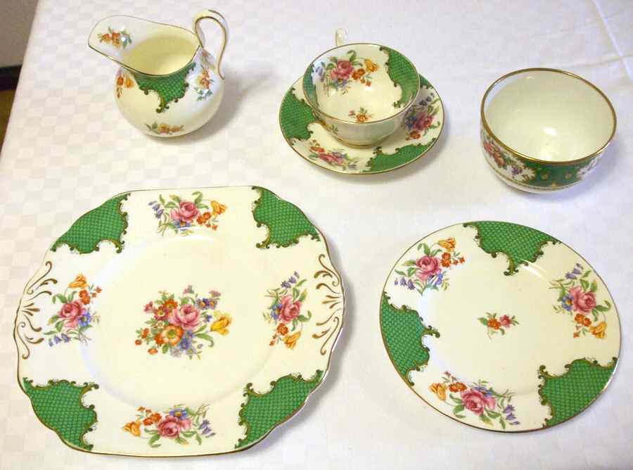 NCL20 Handled Cake Plate by New Chelsea-1