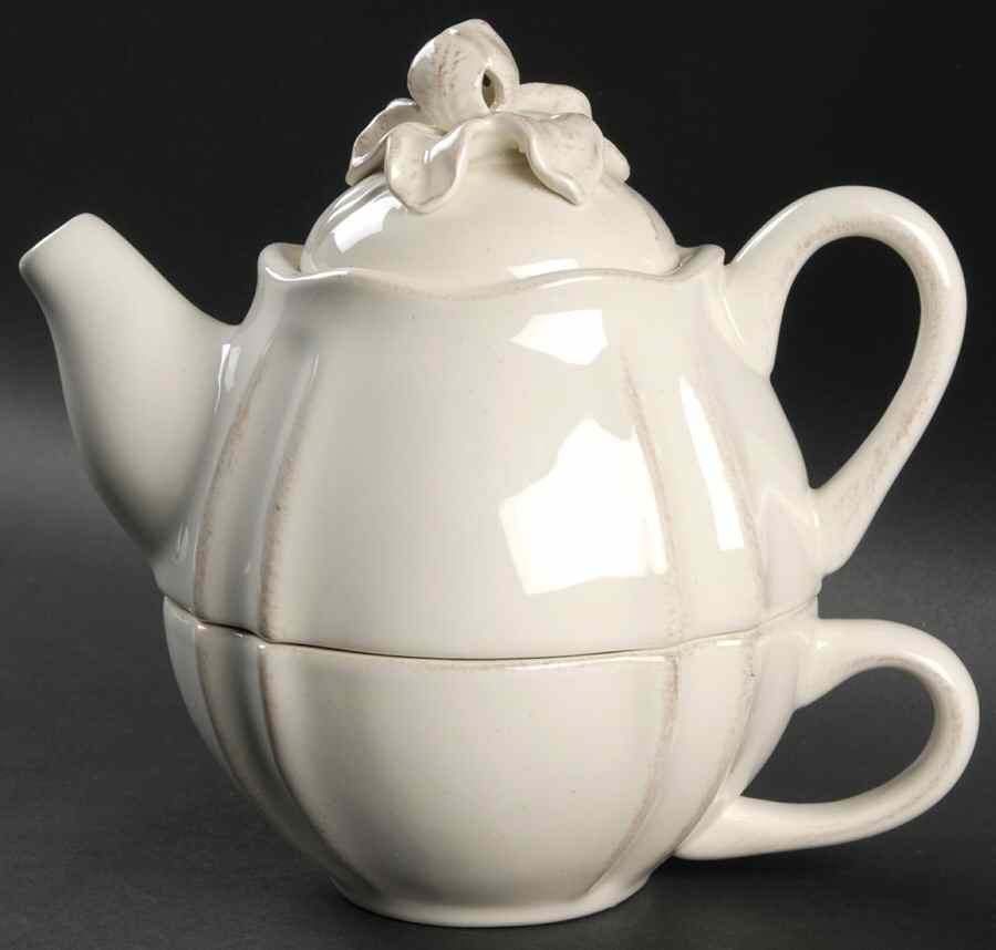 Flea Market Individual Teapot & Lid with Cup by Nina Campbell-1