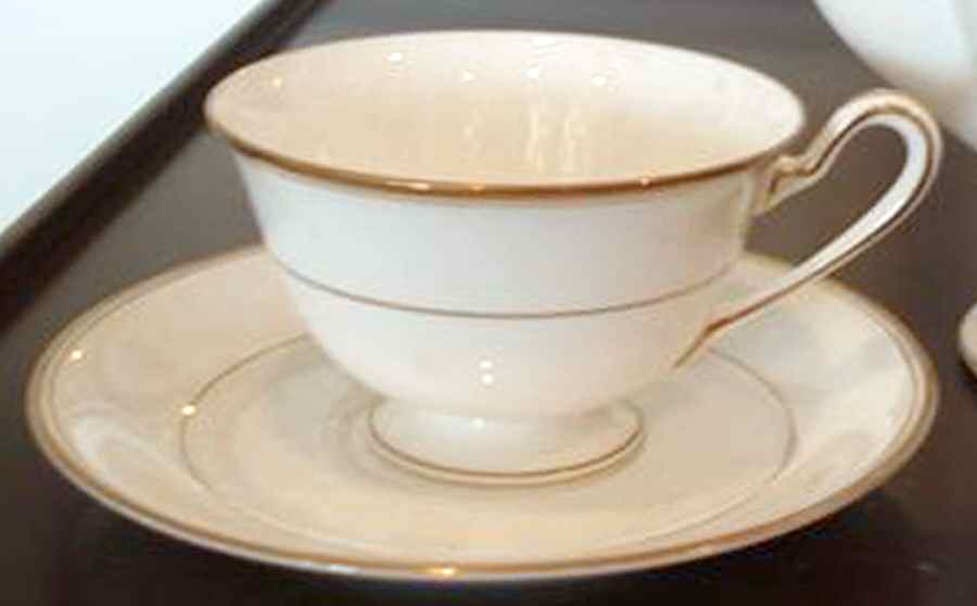 N3333 Footed Cup & Saucer Set by Noritake-1