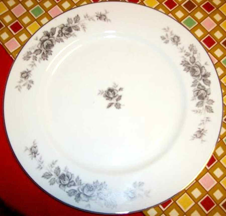 Pembroke Dinner Plate by Norleans-1