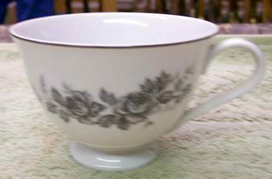 Pembroke Footed Cup by Norleans-1