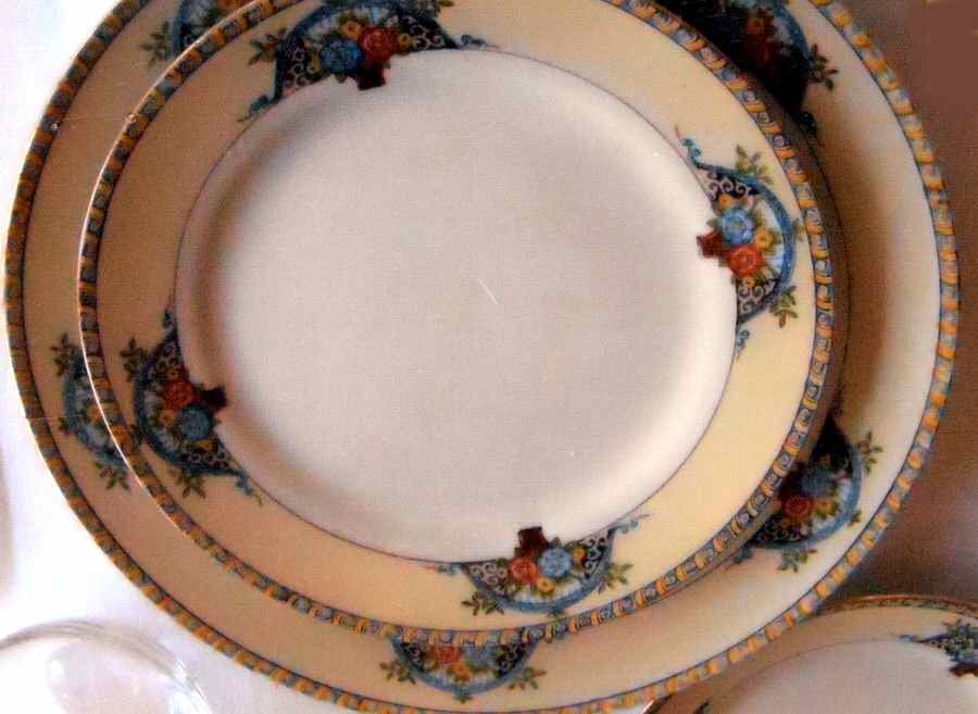 N3392 Dinner Plate by Noritake-1