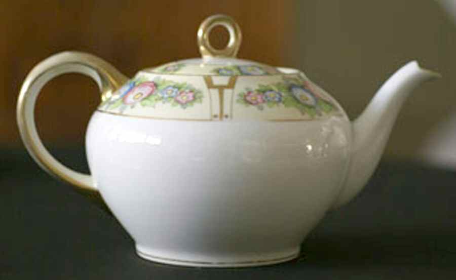 MEI1345 Teapot & Lid by Meito-1