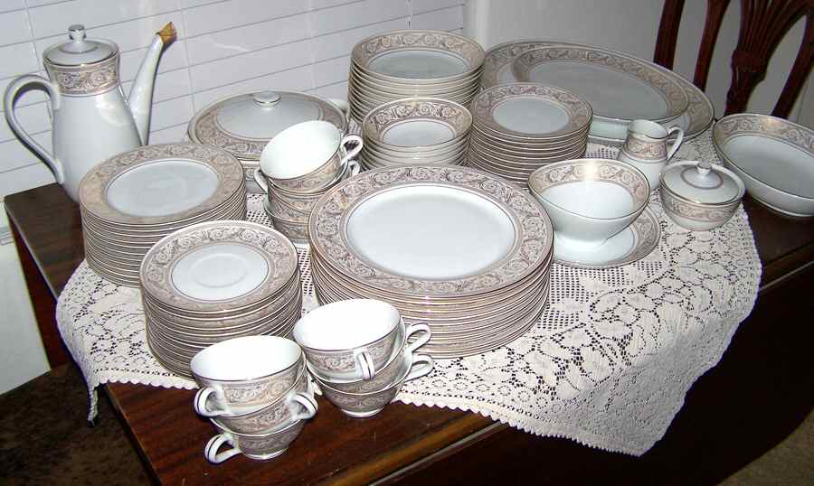 NAR108 Dinner Plate by Narumi-1