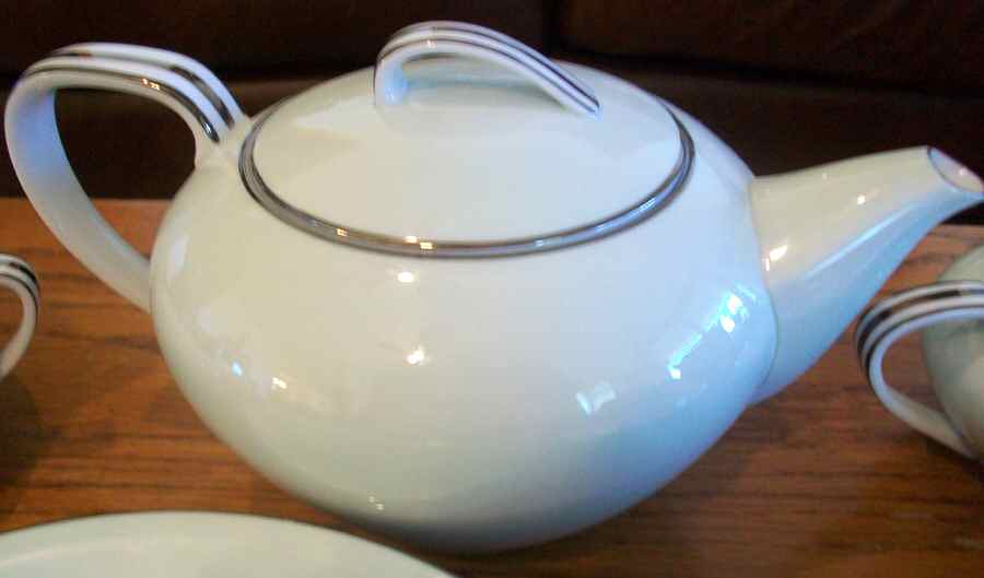 N3768 Teapot & Lid by Noritake-1
