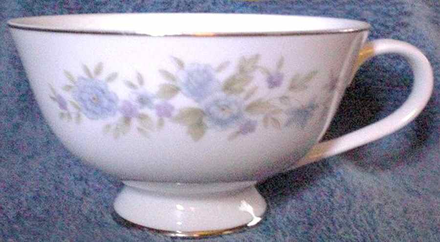 Memoir Footed Cup by Norleans-1