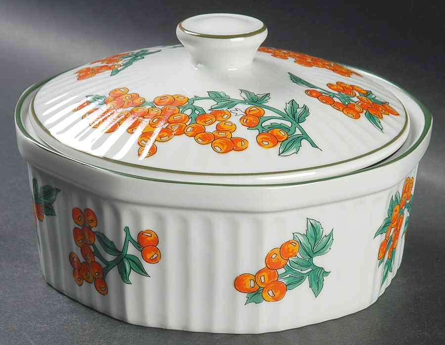 Berry Patch 1 Qt Round Covered Casserole by New Trends-1