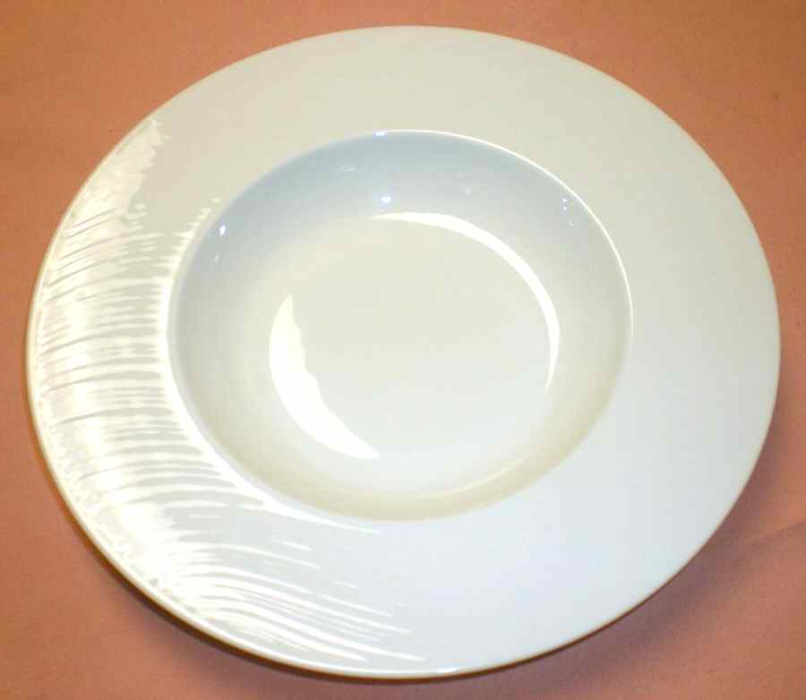Arita Rim Soup Bowl by Narumi-1