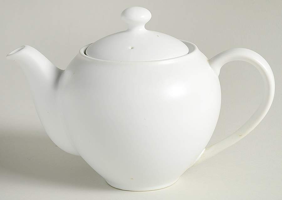 Colorwave White Small Teapot & Lid by Noritake-1