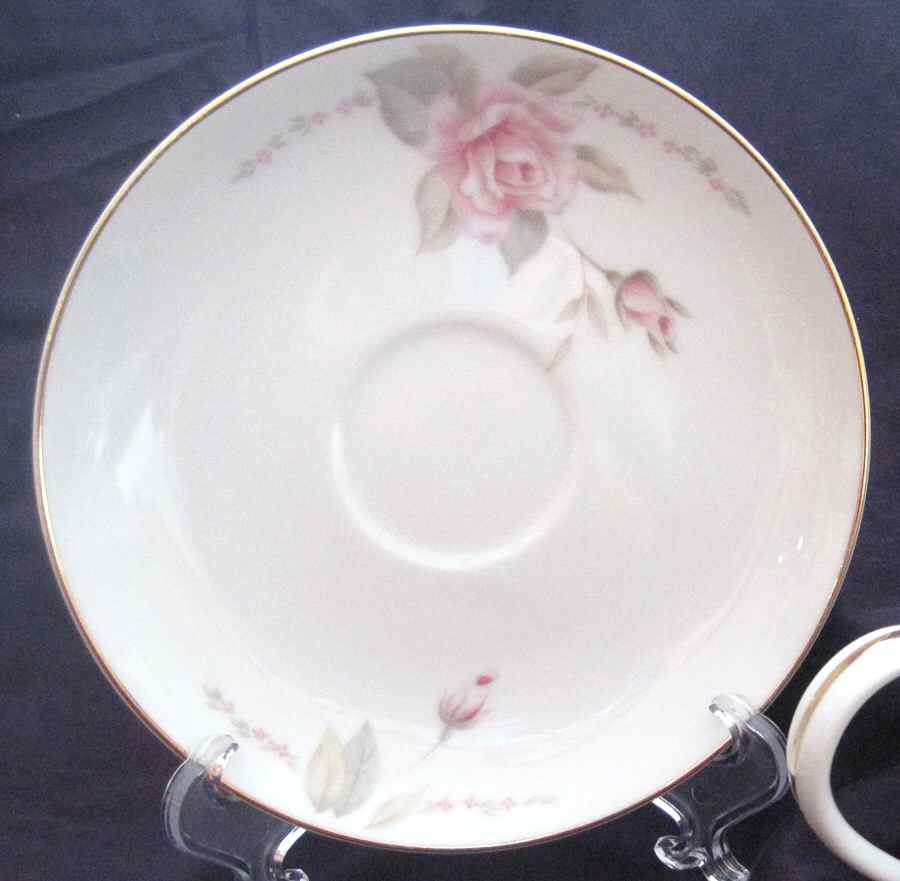 Elizabeth Saucer by Norleans-1