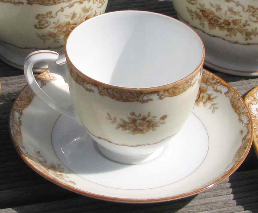 N3600 Footed Cup & Saucer Set by Noritake-1