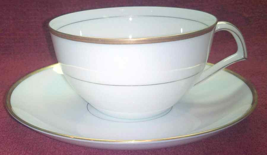 NAR112 Flat Cup & Saucer Set by Narumi-1