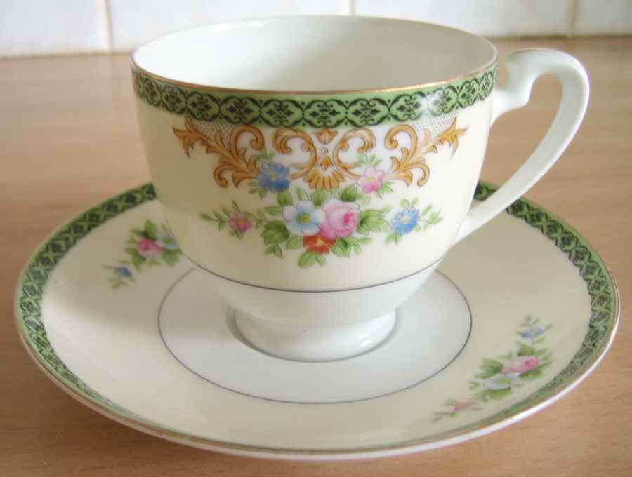 N3929 Footed Cup & Saucer Set by Noritake-1