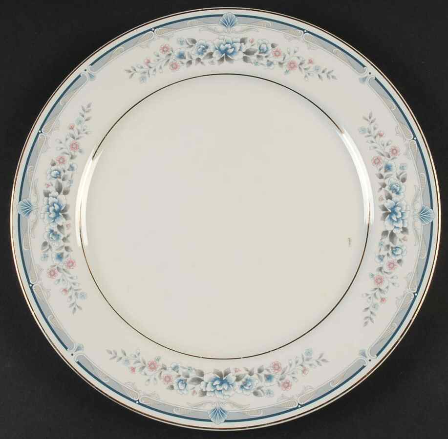NKA3 Dinner Plate by Nikita-1