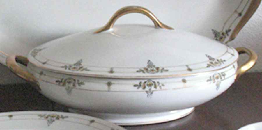 MEI1353 Round Covered Vegetable by Meito-1