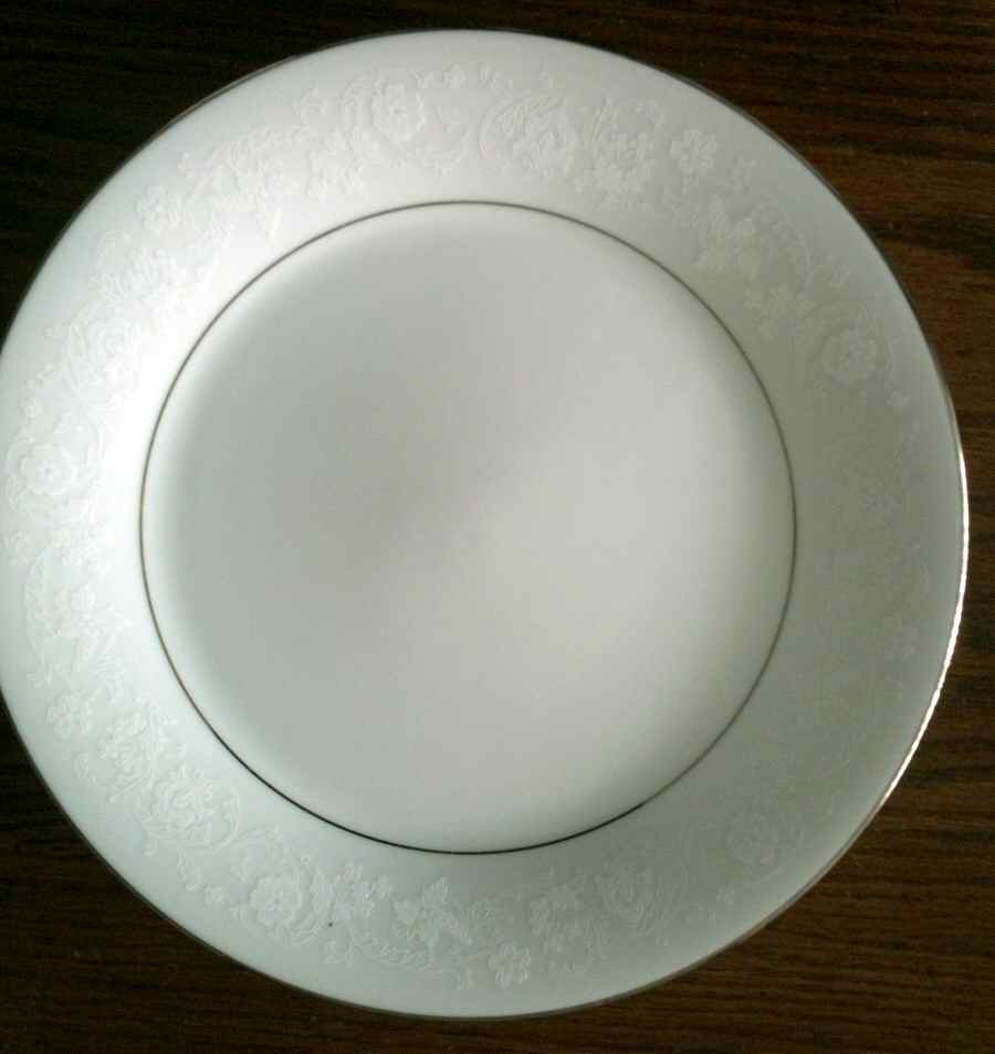 3-960 Dinner Plate by Noritake-1