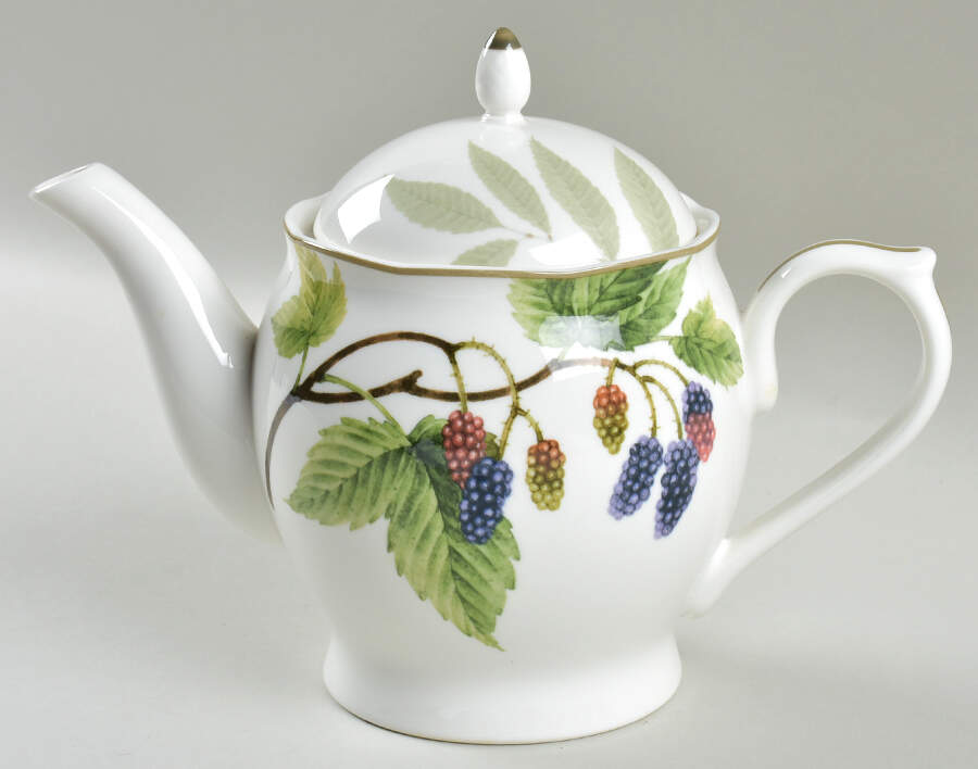 Berries & Brambles Teapot & Lid by Noritake-1
