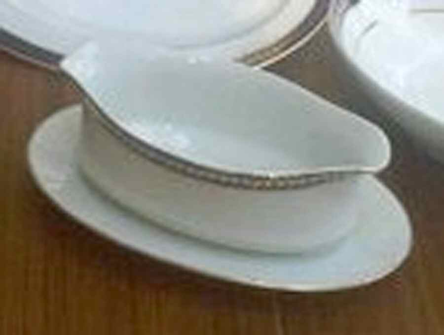 Zita Gravy Boat with Attached Underplate by Nitto-1