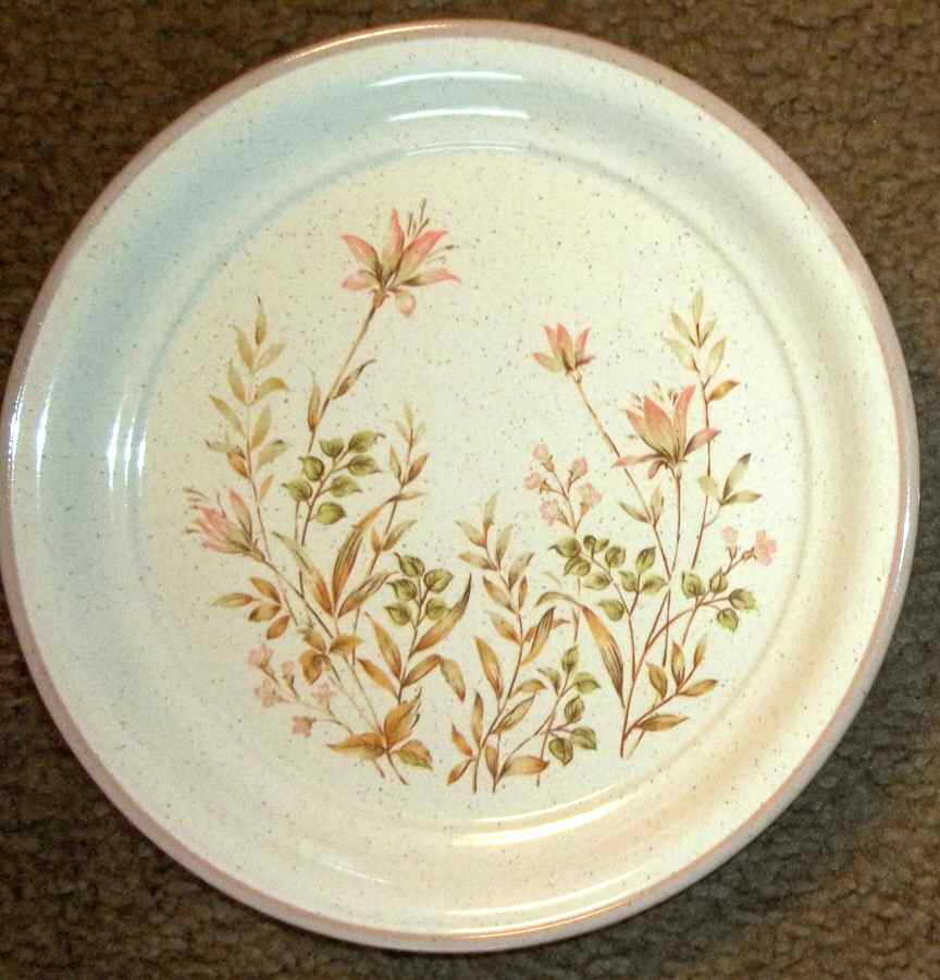 Dune Flower Dinner Plate by Nitto-1