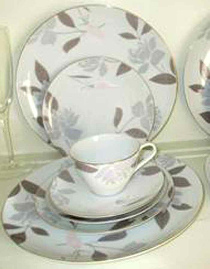 NAR122 Dinner Plate by Narumi-1