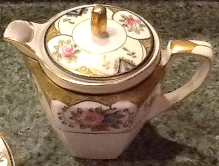 N4091 Mini Coffee Pot & Lid by Noritake-1