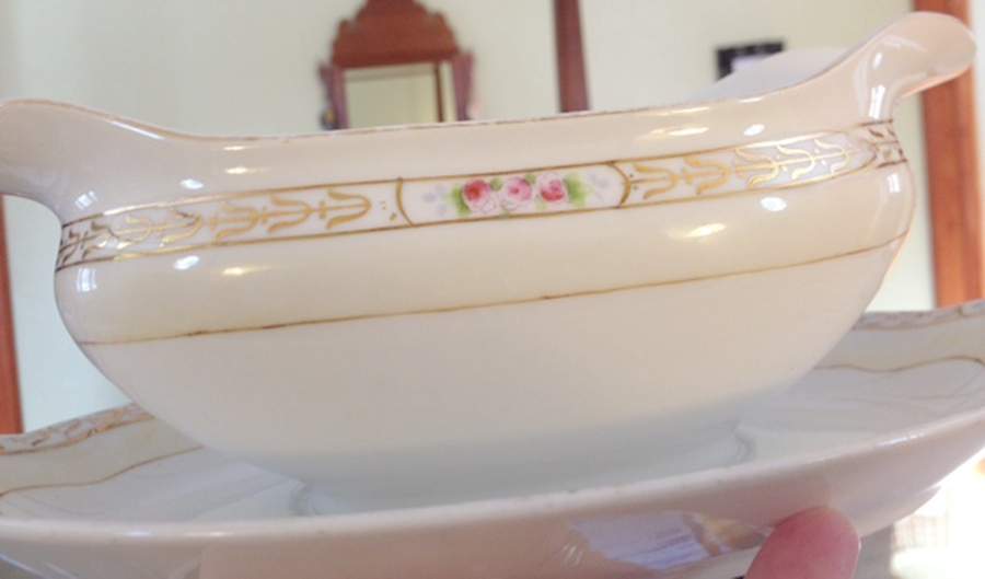 N3665 Gravy Boat with Attached Underplate by Noritake-1