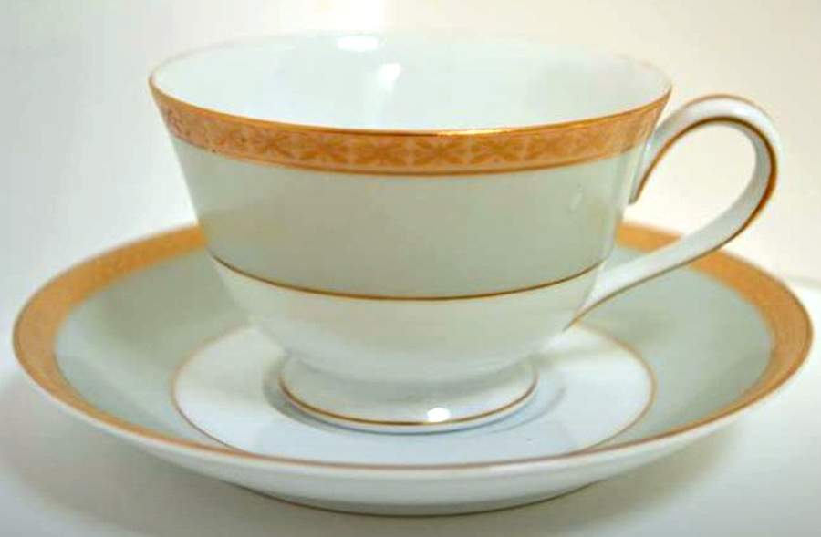 N4130 Footed Cup & Saucer Set by Noritake-1
