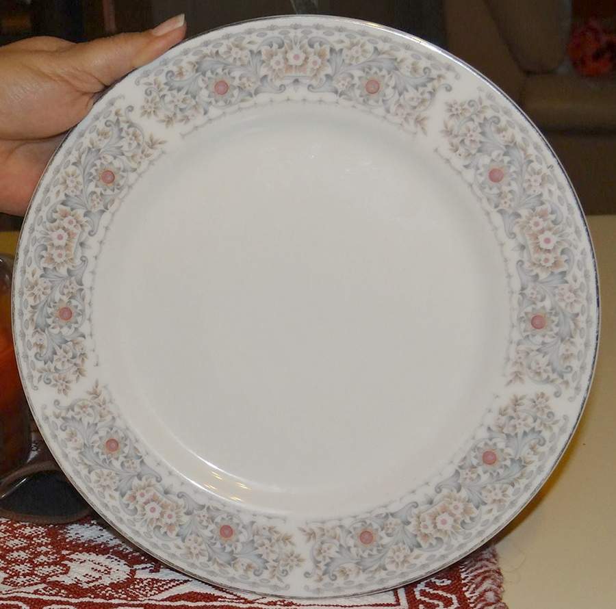 Mayfield Dinner Plate by Norleans-1