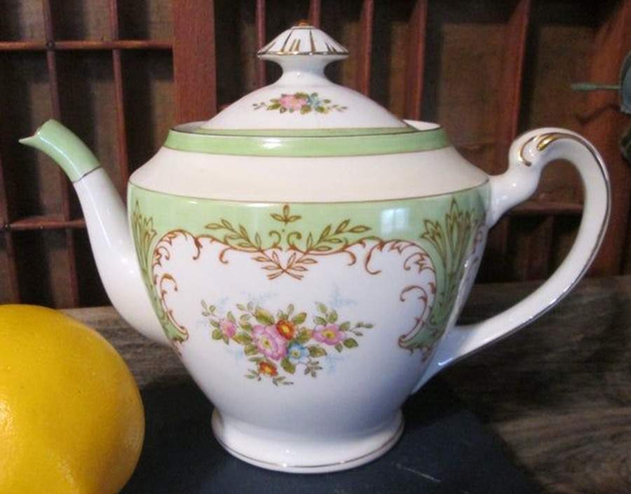 N4198 Teapot & Lid by Noritake-1