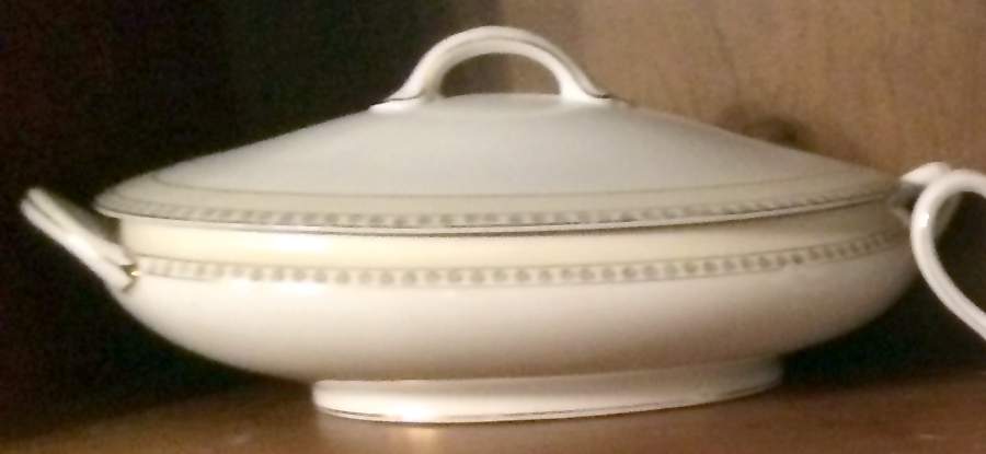 N4225 Oval Covered Vegetable by Noritake-1