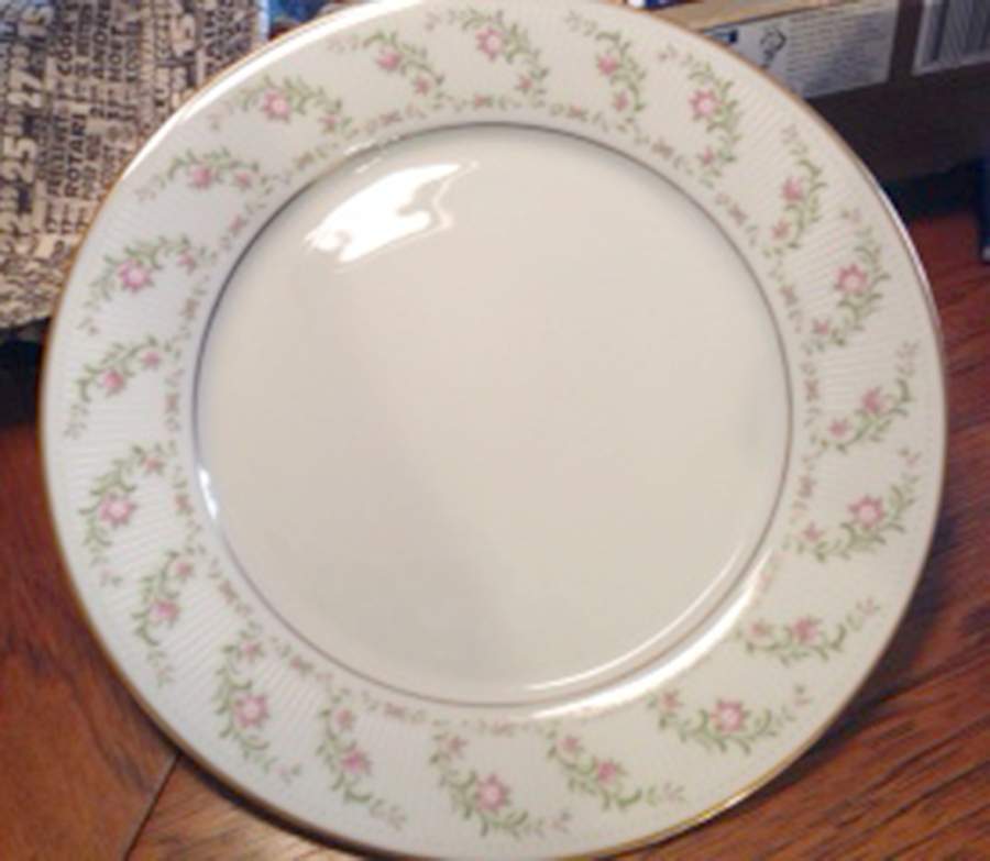 3-811 Dinner Plate by Noritake-1
