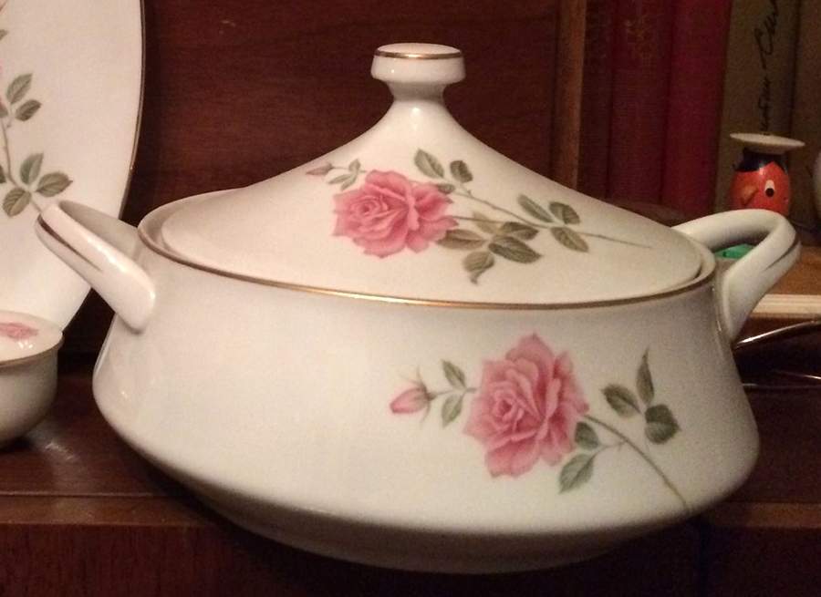 R113 Round Covered Vegetable by Rose (Japan)-1