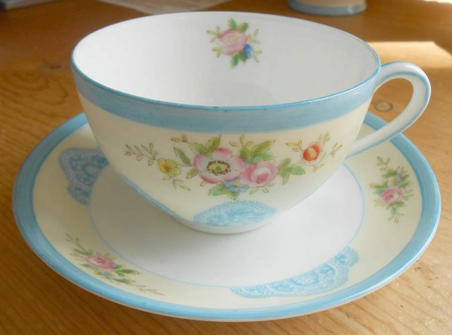 N4490 Flat Cup & Saucer Set by Noritake-1
