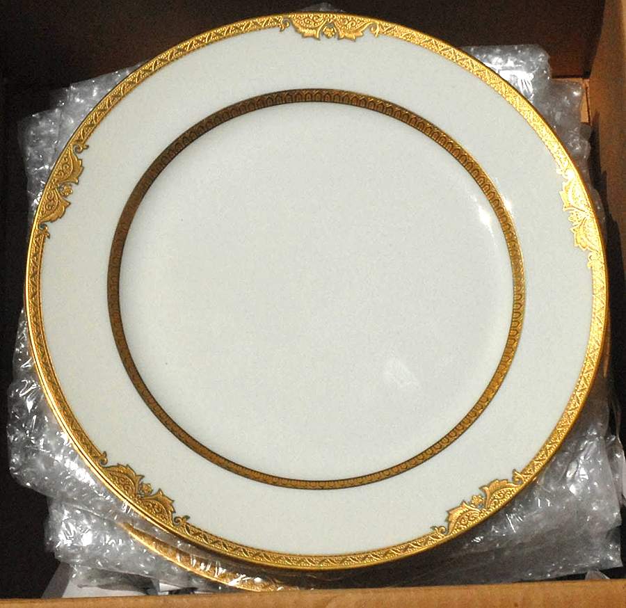 Victoria (No #) Dinner Plate by Noritake-1