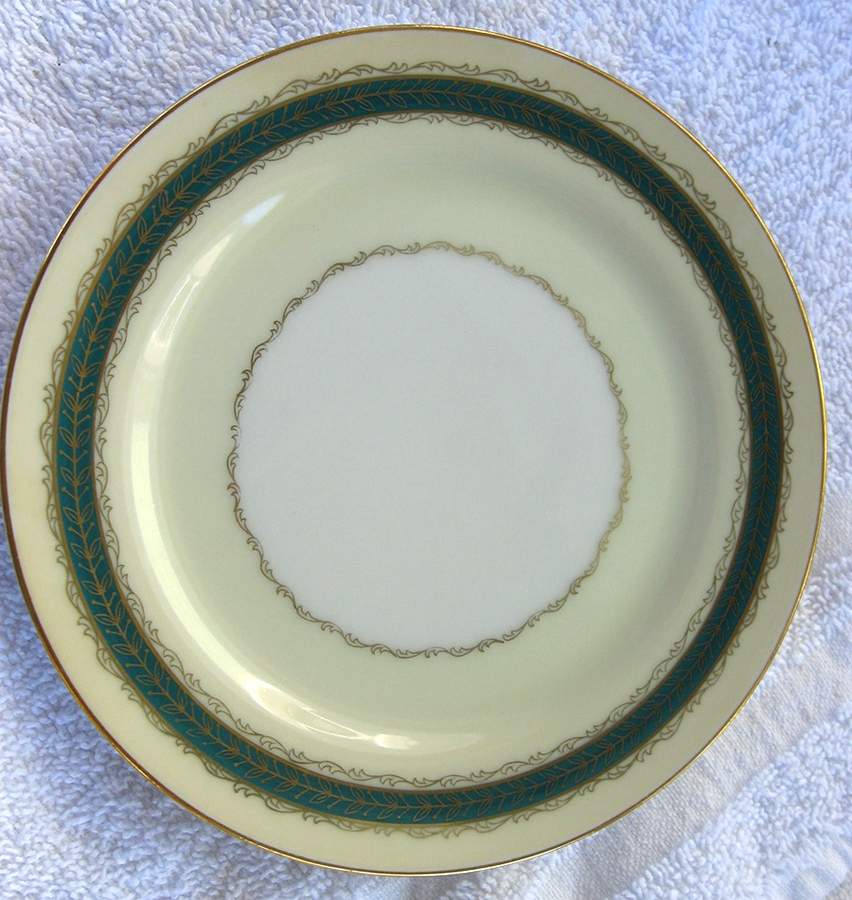 NAR71-Green Dinner Plate by Narumi-1