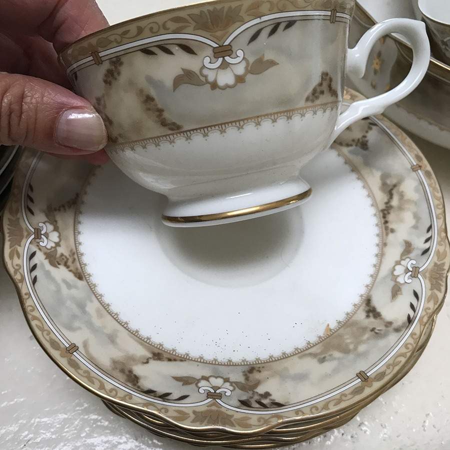 NAR142 Footed Cup & Saucer Set by Narumi-1