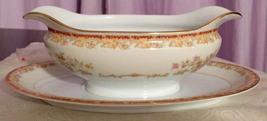 N4350 Gravy Boat with Attached Underplate by Noritake-1
