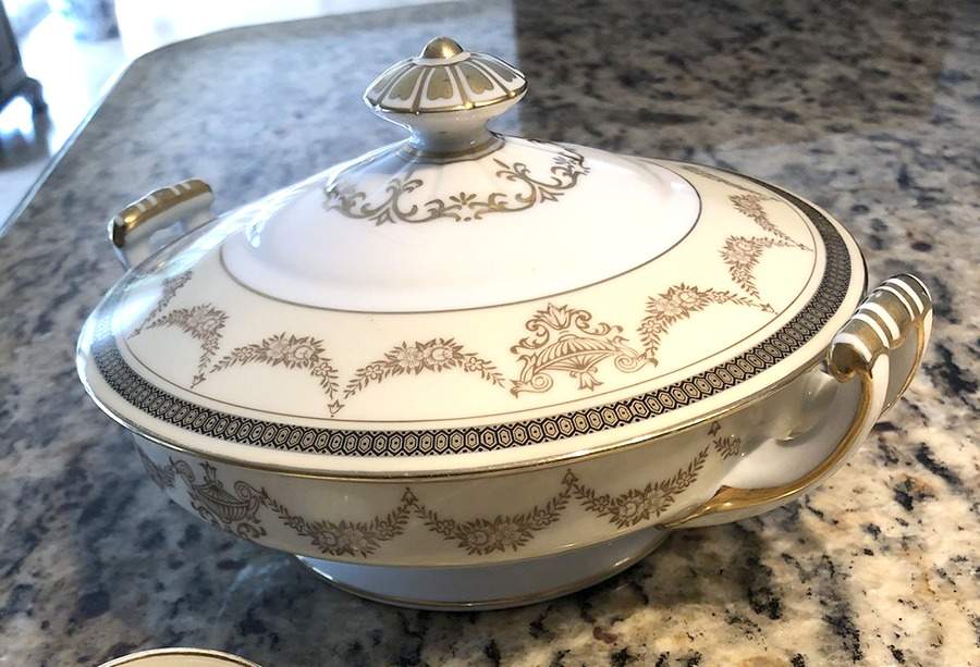 N4363 Round Covered Vegetable by Noritake-1