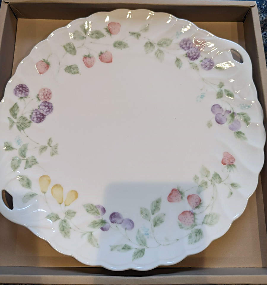 Berryfield Handled Cake Plate by Noritake-1