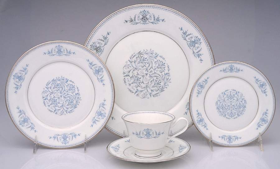 Bryn Mawr 40 Piece Estate Set by Oxford (Div of Lenox)-1
