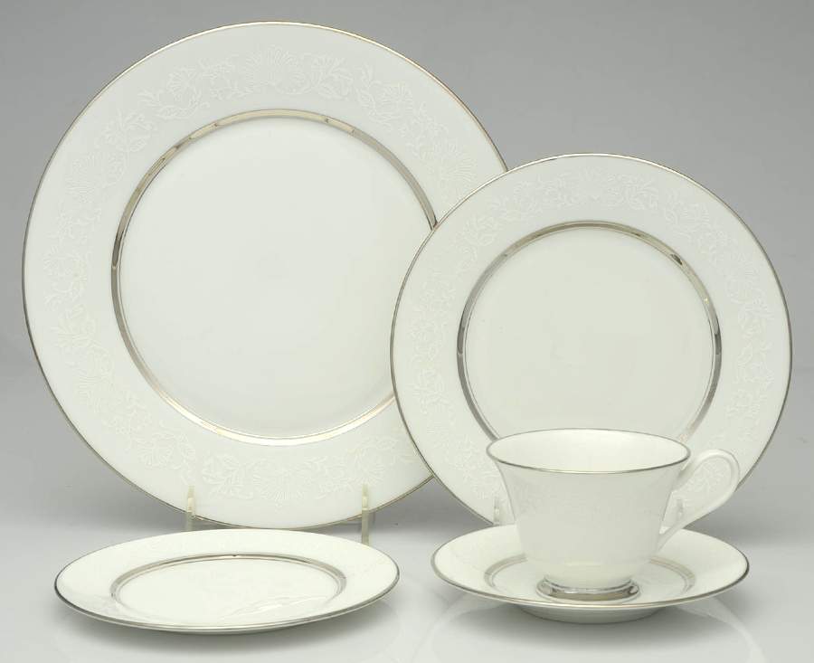 White Echo 40 Piece Estate Set by Oxford (Div of Lenox)-1