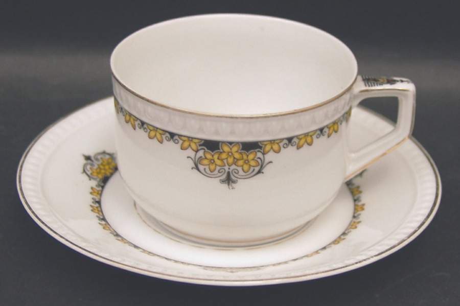 OHM2 Flat Cup & Saucer Set by Hermann Ohme-1