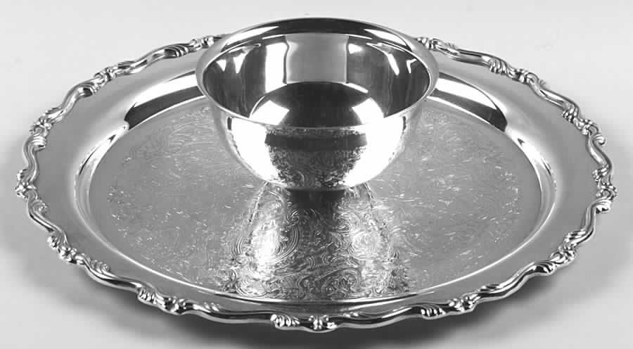 Georgian Scroll (Silverplate, Hollowware) 1-Piece Attached Plated Chip & Dip Set by Oneida Silver-1