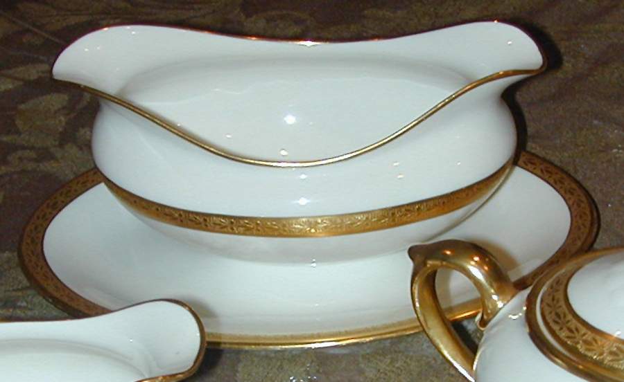 Laurel Gravy Boat with Attached Underplate by Oakland-1