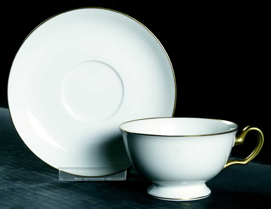 OKU1 Footed Cup & Saucer Set by Okura-1