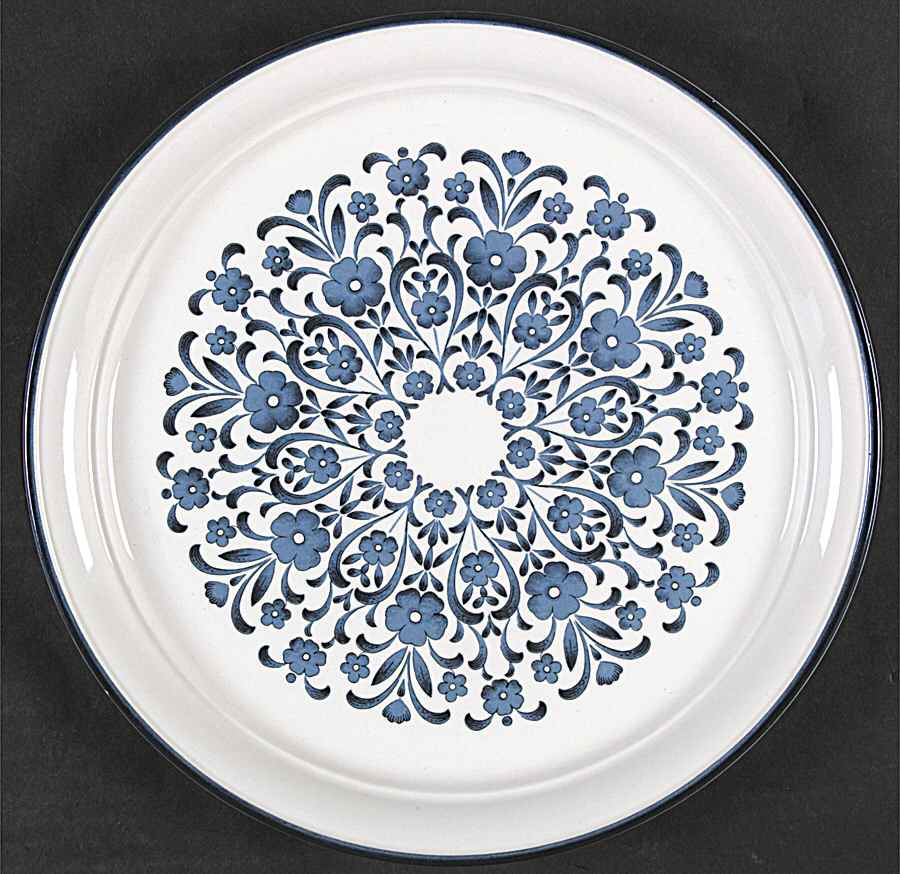 Bantry Bay Dinner Plate by Oneida-1